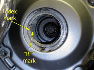 RT mark for adjusting valves on rear cylinder